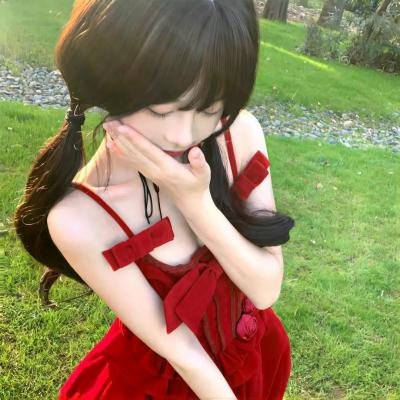 穿黄睡衣的女孩